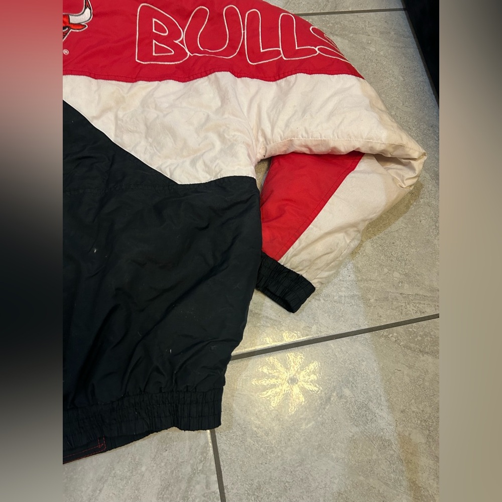 Vintage 1990s Chicago Bulls NBA Pro Player small Puffer Jacket - Picture 2 of 9